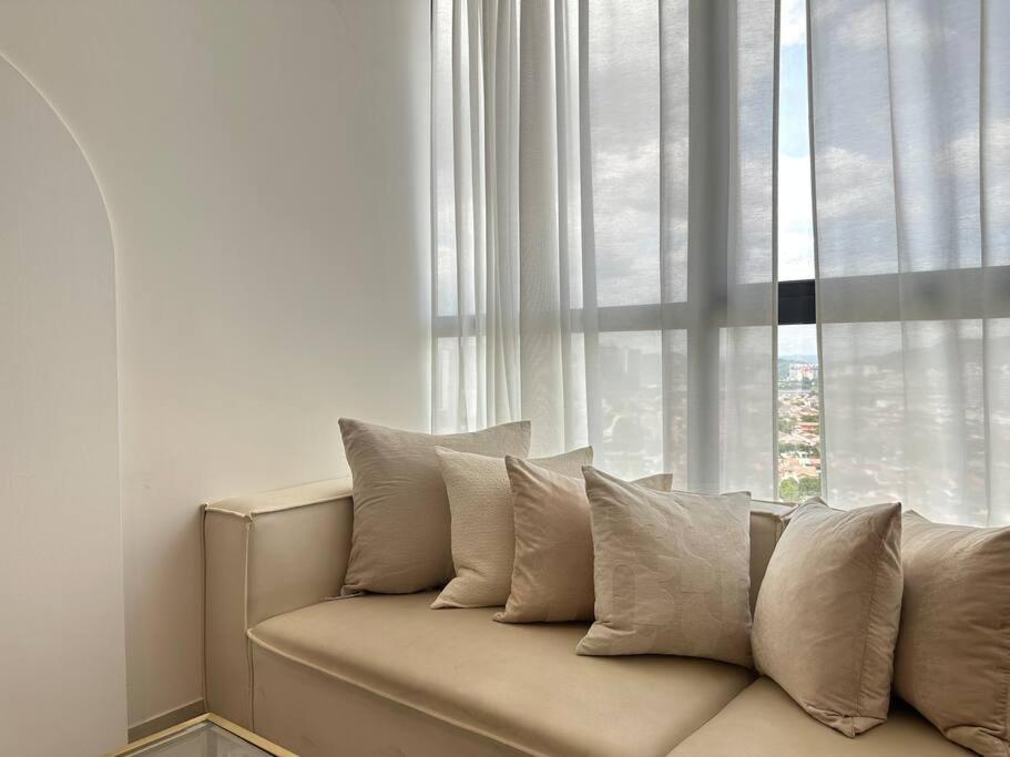 The Gilded With View Apartment *