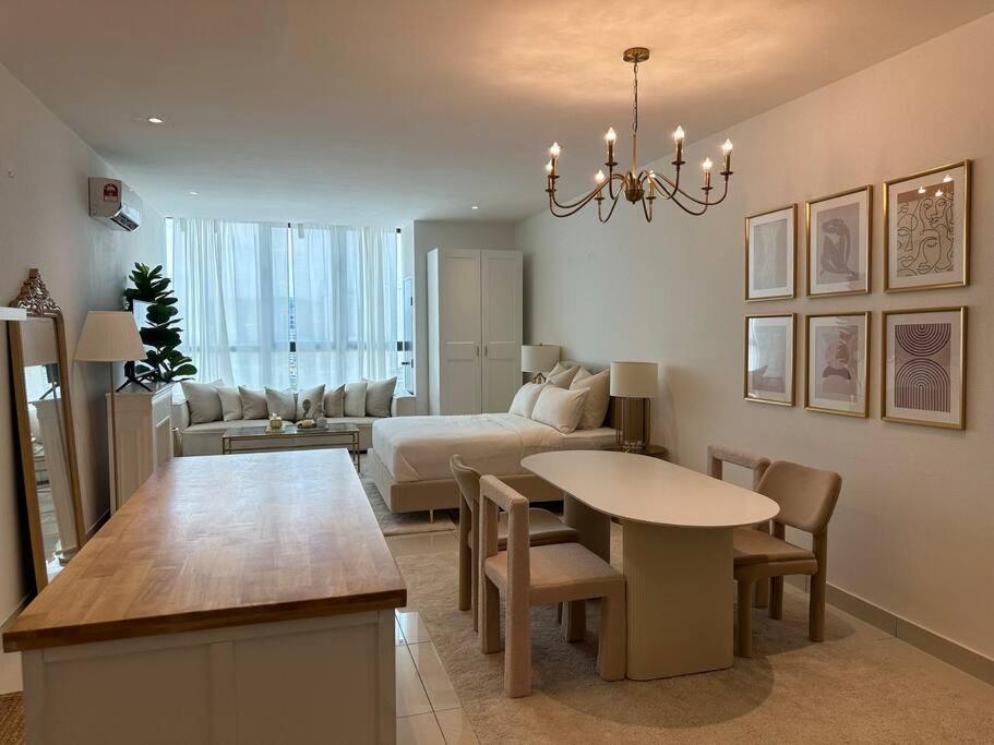 The Gilded With View Apartment